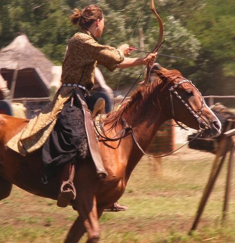 Horseback Archery, Horse Archery, Archery Training, Mounted Archery, Dental Aesthetics, Red Girl, Warrior Princess, Girl Blog, Beautiful Horses