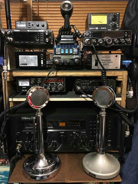 Amature Radio, Citizens Band Radio, Police Radio, Ham Radio Equipment, Sw Radio, Radio Equipment, American Flag Wallpaper, Ham Radio Antenna, Computer Nerd