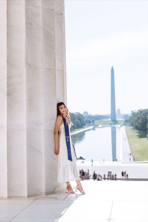 Washington Dc Senior Pictures, Washington Dc Portraits, Dc Grad Photos, Washington Dc Graduation Pictures, Dc Graduation Pictures, Graduation Outfit Ideas University, Masters Graduation Pictures, Mba Graduation, 2025 Graduation