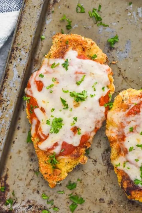 This Baked Chicken Parmesan comes together easily and is a great comforting dinner. Cream Of Mushroom Chicken, Perfect Pizza Dough, Easy Delicious Dinners, Turkey Tenderloin, Comforting Dinner, Sour Cream Chicken, Recipes Italian, Pan Fried Chicken, Seasoned Bread Crumbs