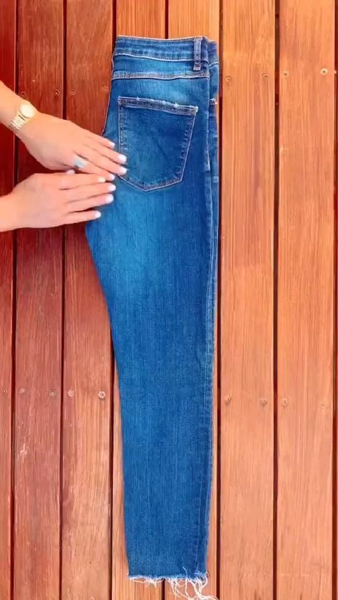 Pin em Girly DIY Clothes How To Fold Jeans, How To Fold Pants, Folding Jeans, Diy Clothes Hacks, Packing Hacks Clothes, Shirt Folding, Packing Clothes, Clothes Organization Diy, Diy Clothes And Shoes