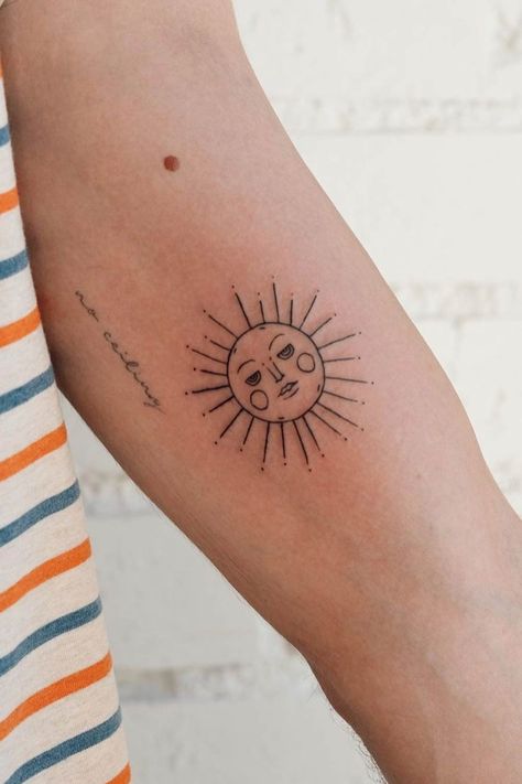 Sun With Face Tattoo, Taco Tattoos, Sun Tattoo Meaning, Simple Sun Tattoo, Sunshine Tattoo, Faded Tattoo, Sun Tattoo Designs, Tattoo Salon, Mini Tattoo