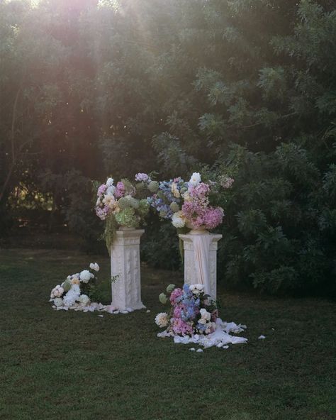 The Anti-Bride | R E A L W E D D I N G . Callie and Nick wanted their wedding to be relaxed and fun. Centred around good food, drinks, music, laughter and… | Instagram Altar Florals, Ceremony Layout, Wedding Pillars, Floral Ceremony, 2025 Ideas, Ceremony Arrangement, Garden Weddings Ceremony, Wedding Altars, Wedding Entrance