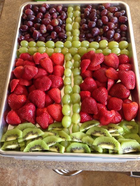 Easter Fruit Display, Easter Cross Fruit Tray, Easter Fruit Tray Cross, Fruit Easter Ideas, Palm Sunday Food Ideas, Cross Fruit Platter, First Communion Charcuterie Board, Cross Charcuterie Board Ideas, First Communion Food Ideas