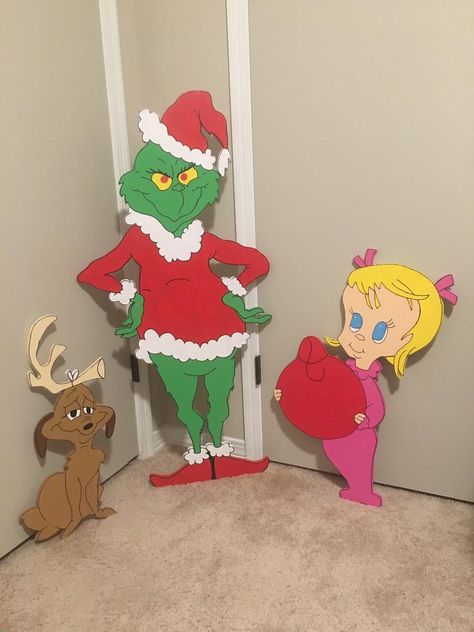 Grinch Display, Christmas Decor Grinch, Grinch Christmas Decor, Yard Decor Christmas, Colorful Christmas Decor, Christmas Yard Decor, Whoville Christmas, Grinch Christmas Decorations, Christmas Yard Art