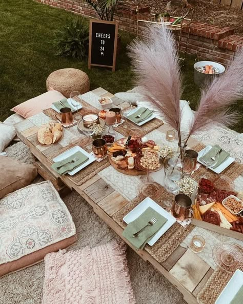 Boho Beach Party Ideas, Indoor Picnic Setup Ideas, Boho Birthday Party Adult, Boujee Picnic, Boho Picnic Ideas, Bohemian Bachelorette Party, Bridal Picnic, Picnic Business, Beach Picnic Party