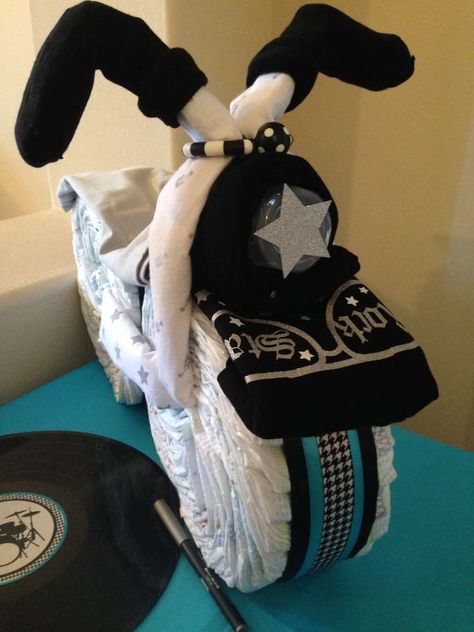 Baby Shower Motorcycle, Rock Baby Showers, Diaper Motorcycle Cake, Boy Shower Themes, Motorcycle Baby, Biker Baby, Idee Babyshower, Baby Shower Diaper Cake, Baby Shower Party Ideas