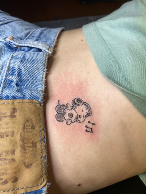 Snoopy Outline Tattoo, Pops Tattoo Regular Show, Bug Juice Tattoo, Tattoo Ideas Cartoon Characters, Boy Genius Tattoo, Coraline Inspired Tattoos, Lps Tattoo, So It Goes Tattoo, Peanuts Tattoo