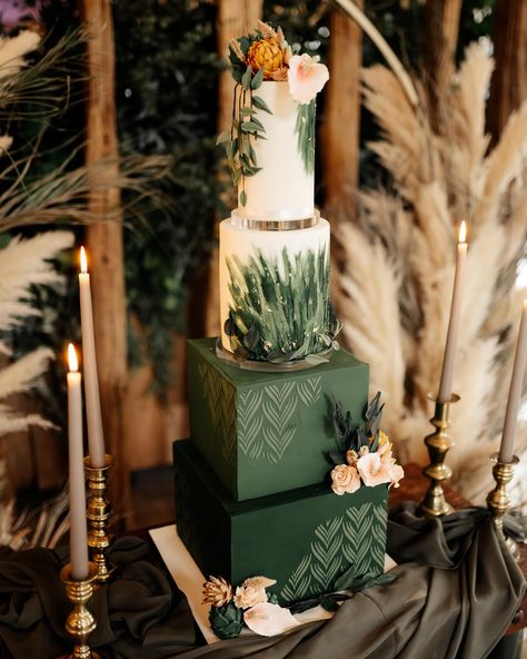 Jungle Green Wedding Theme, Green Wedding Cakes, Wedding Cake Emerald Green, Fabric Signage, Green Suit Men, Jungle Theme Cakes, Black And Gold Cake, Brides Shoes, Jungle Wedding