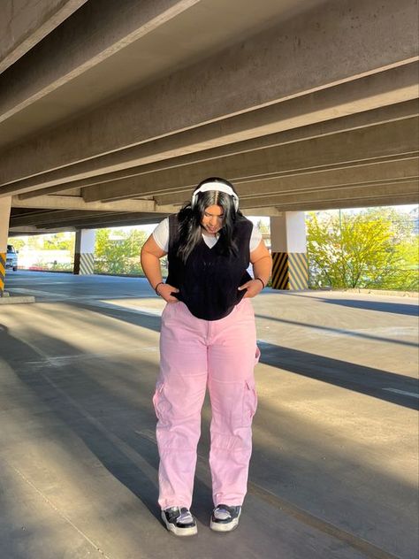 Hip Hop Style Plus Size, Outfit Inspo Large Size, Road Trip Outfit Summer Casual Comfy Plus Size, Plus Size Outfits With Flare Jeans, Baggy Clothes Midsize, Stem Fashion Outfits, Street Wear Plus Size Outfit, Back To School Outfits Plus Size Style, Plus Size City Outfits