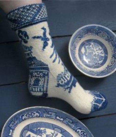 Delft Pattern, Sock Inspiration, Blue And White Plates, White Things, Blue Willow China, White Willow, Willow Pattern, Chinoiserie Chic, Knitted Socks