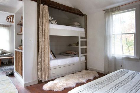 beige bedroom with bunk beds Builtin Beds, Built In Bunkbeds, Airbnb Cottage, Twin Rooms, Biggest House, Vibrant Bedding, Beth Kirby, All White Bedroom, Bunk Beds Built In