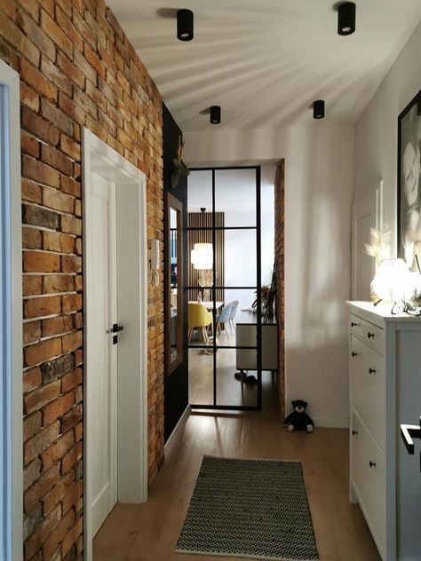 Loft Houses, Brick Wall Living Room, Contemporary Home Interior, Modern Apartment Decor, Hallway Designs, Loft Interiors, Industrial Interior Design, Brick Walls, Home Entrance Decor