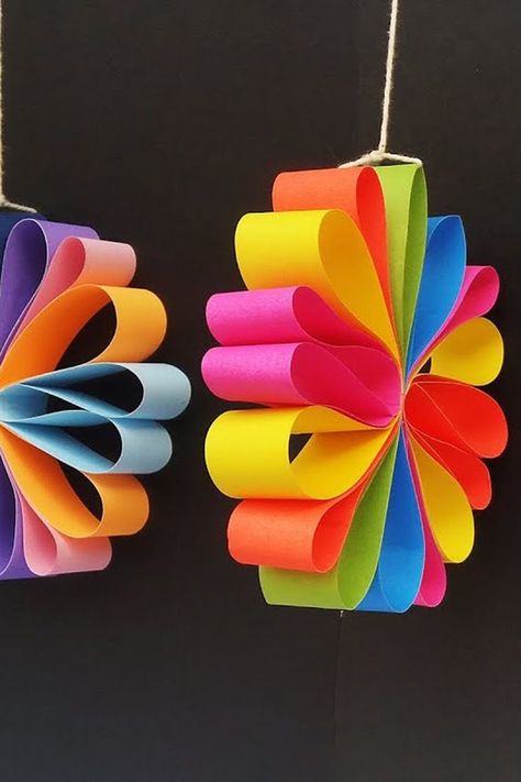 Things To Hang From Ceiling In Classroom, Kindergarten Hanging Decoration, Class Hanging Decorations, Paper Balloons Decorations, Ceiling Classroom Decor, Preschool Decoration Ideas Hanging, Classroom Decor Hanging From Ceiling, Diy Hanging Party Decorations, Diy Hanging Decor Ceilings