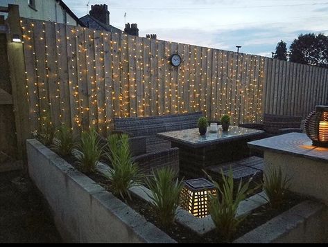 Dangled Fairy lights on Fence Fairy Lights On Fence, Small Garden Fairy Lights, Fairy Lights Balcony Decorating Ideas, Fairy Lights In Garden Ideas, Backyard Lights On Fence, Garden Lights On Fence, Outdoor Fairy Lights Backyards, Fairy Lights Outdoor Patio, Garden Fence Lights