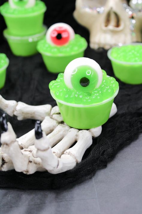 Halloween Drinks Alcohol Jello Shots, Halloween Jello Shots Eyeballs, Halloween Jello Shots Alcohol Syringe, Halloween Jell-o Shots, Alcohol Jello Shots, Making Jello Shots, How To Make Jello, Halloween Jell-o Shots Eyeball, Green Jello