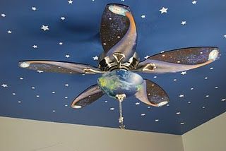 Solar system ceiling fan. Space Ceiling, Kids Ceiling, Ceiling Classic, Ceiling Fan Light Pulls, Space Themed Bedroom, Space Themed Room, False Ceiling Living Room, Boy Rooms, Big Room