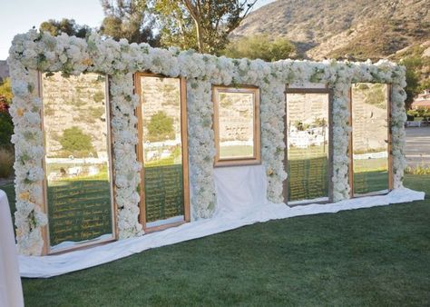 Wall Seating Chart Wedding, Wall Seating Chart, 2015 Wedding Trends, Mirror Seating Chart, Reception Seating Chart, Bouquet Champetre, Gold Mirrors, Wedding Reception Backdrop, Reception Seating