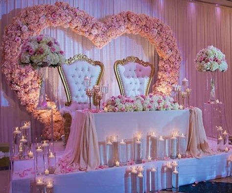 Bride And Groom Seating Ideas, Wedding Loveseat, Groom And Bride Table, Quinceañera Decor, Luxury Wedding Centerpieces, Brides Table, Green Wedding Decorations, Dream Wedding Reception, Groom And Bride