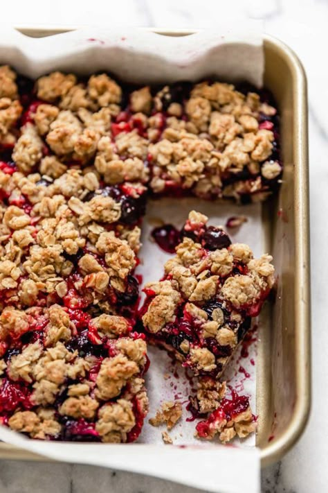 Oat Berry Bars, Oat Jam Bars, Healthy Berry Recipes, Coffee Cake No Eggs, Oatmeal Fruit Bars, Berry Oat Bars, Fruit Snack Ideas, Oats Dessert, Lemon Blueberry Coffee Cake