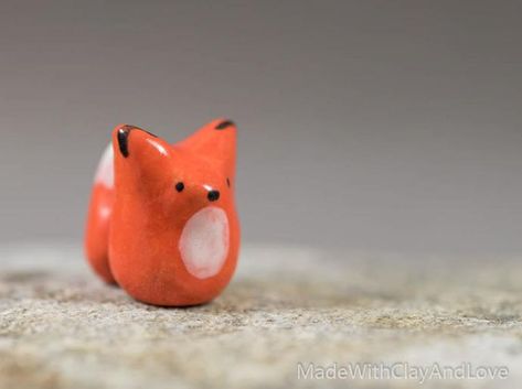 Mini Animal Sculptures You’ll Love Ceramic Toys, Clay Fox, Ceramic Fox, Easy Clay Sculptures, Miniature Polymer Clay, Miniature Terrarium, Pottery Animals, Porcelain Animal, Cerámica Ideas