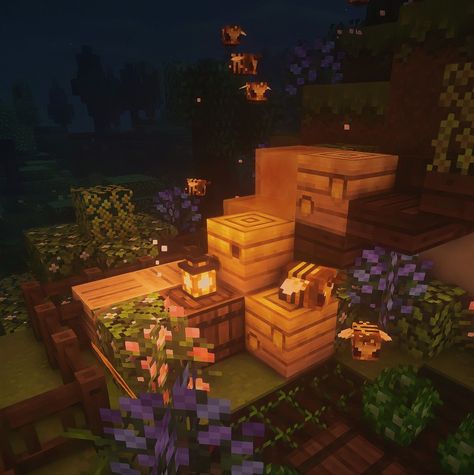 Minecraft Bee Ideas, Minecraft Fall Aesthetic, Minecraft Bee Aesthetic, Minecraft Bee Wallpaper, Honey Minecraft, Bee Minecraft Build, Bee Hive Minecraft, Beehive Minecraft, Minecraft Apiary