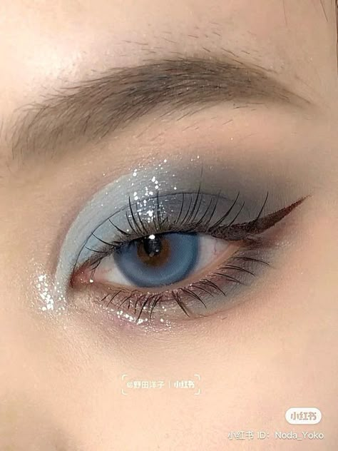 Light Blue Douyin Makeup, Light Blue Makeup Ideas, Blue Korean Makeup, Blue Douyin Makeup, Winter Wonderland Makeup, Blue Makeup Looks, Cute Eye Makeup, Doll Eye Makeup, Korean Eye Makeup