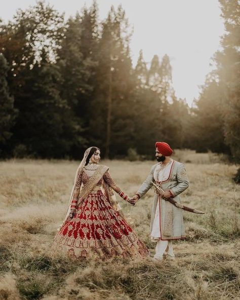 Punjabi Wedding Portraits, Indian Bride And Groom Photography, Sikh Couple, Sikh Wedding Photography, Bride Groom Photoshoot, Indian Wedding Pictures, Punjabi Wedding Couple, Wedding Dresses Men, Anand Karaj