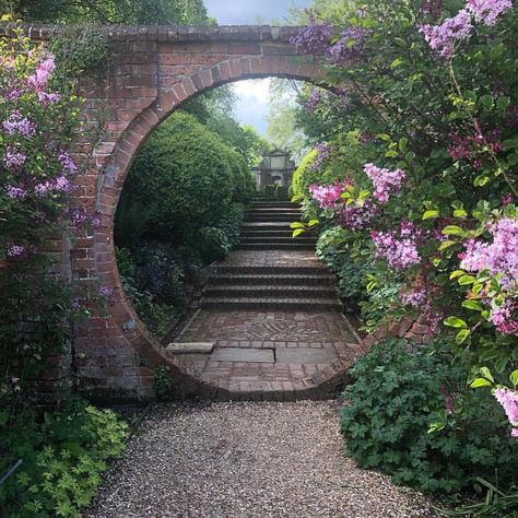 Caryl Tincknell | Just love this ‘moon gate ‘ every garden should have one!! Thank you to @_rosebook_ 🌸 . . . . . . . . . . . . #moongate #decorative… | Instagram Patio And Garden Ideas, Green House Garden, Cascade Garden, Sidewalk Garden, Moon Gates, Formal Garden Design, Cottagecore Nature, English Garden Design, Moon Gate