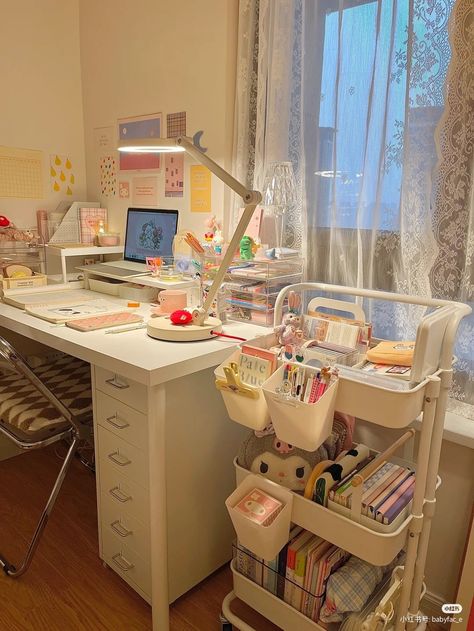 Pc Desk Cute, Study Table Ideas Aesthetic Korean, Kawwi Desk, Kawi Desk, Korean Study Desk Aesthetic, Dream Art Room, Study Desk Decor, Cozy Desk, Study Area