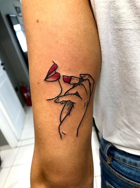 Tattoo red lipstick lips woman minimal art linear Womens Lips Tattoo, Makeup Tattoo Ideas Sleeve, Tattoo Of Lips On Women, Red Lipstick Tattoo, Make Up Tattoo Ideas, Lipstick Tattoo Ideas, Lips Tattoo Ideas, Tattoo Of Lips, Linear Tattoos For Women