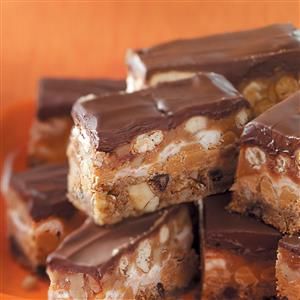 Almost a Candy Bar Recipe Candy Bar Recipes, Cake Mix Brownies, Christmas Candy Bar, Candy Bar Recipe, Shortbread Bars, Bar Recipe, Bar Recipes, Melting Chocolate Chips, Homemade Candies