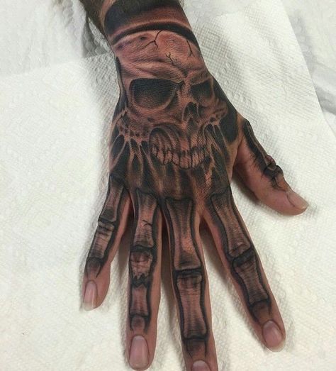 Skull Finger Tattoos, Girly Hand Tattoos, Back Of Hand Tattoos, Bone Hand Tattoo, Tato 3d, Herren Hand Tattoos, Halloweenský Makeup, Skull Hand Tattoo, Rose Hand Tattoo