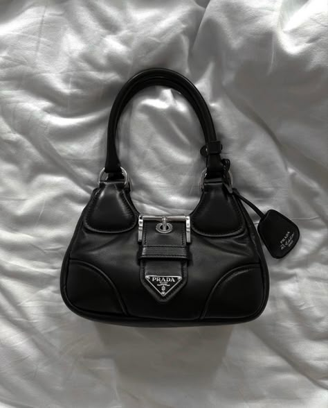 Black Bags Aesthetic, Black Prada Bag, Black Designer Bags, Prada Purse, Expensive Bag, Vintage Designer Bags, Bag Prada, Hot Bags, New Bags