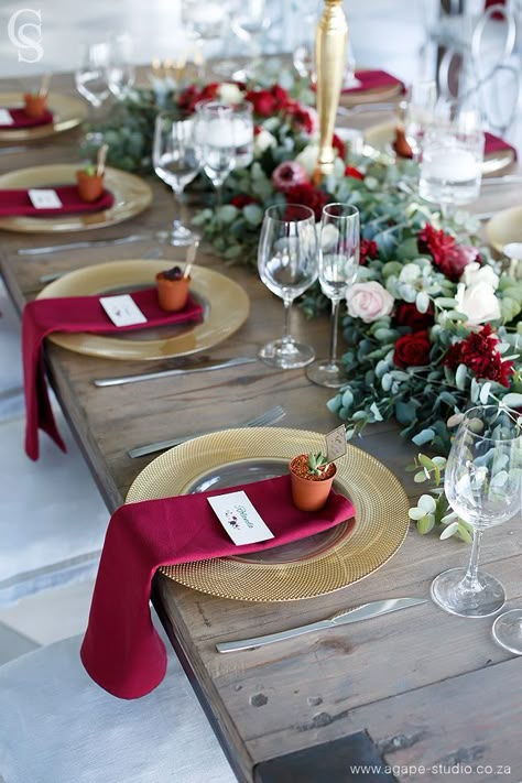 Red Wedding Centrepiece, Wedding Decorations Red And Gold, Wedding Red Decoration, Red Table Decor, Red Table Decorations, Red Wedding Receptions, Eucalyptus Wedding Decor, Red Gold Wedding, Red Wedding Theme