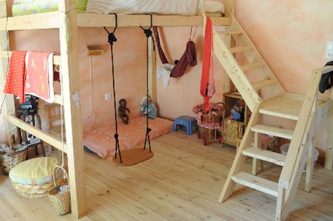 The swing! Girls Loft Bed, Apartemen Studio, A Loft Bed, Loft Bed Plans, Bedding Boho, Diy Loft Bed, Kids Loft, Loft Bunk Beds, Cool Bunk Beds