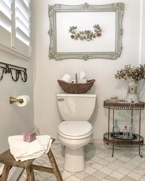 Country French Bathroom, French Bathroom Decor Vintage, French Bathroom Vanity, French Bathrooms, French Country Decorating Bathroom, French Country Mirrors, French Bathroom Decor, Bathroom French Country, French Country Ideas