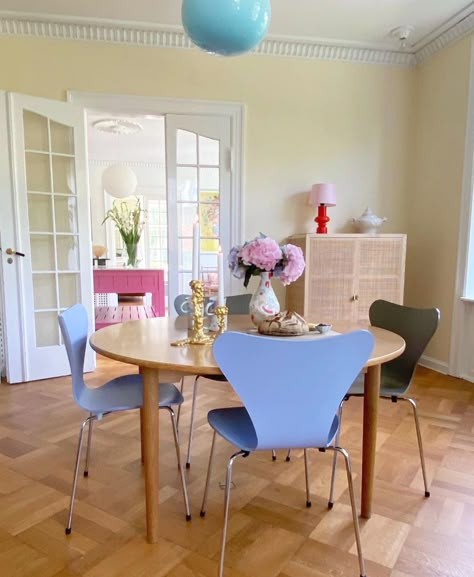 Blue Dining Table, Blue Dining Tables, Retro Living Room, Scandi Design, Space Furniture, Eclectic Home, Front Room, Simple House, Dining Room Design