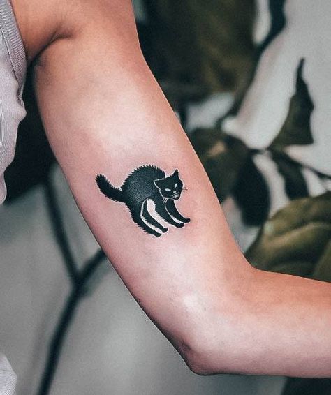 Black Halloween Cat Tattoo, Traditional Black Cat Tattoo, Spooky Black Cat Tattoo, Wildcat Tattoo, Black Cat Tattoo Designs, Black Cat Memory Tattoo, Cat Flash Tattoo, Black Cat Tribute Tattoo, Black Cat Hissing Tattoo