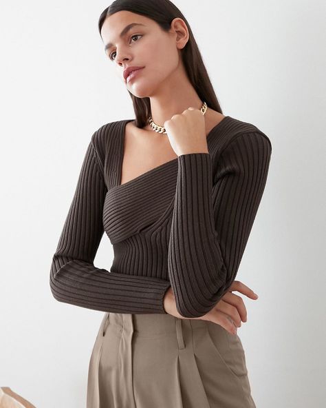 Pixie Market on Instagram: “Me thinking about how many hours I need to put in the gym to look like @jlo  #newarrivals” Knitted Top Outfit, Pixie Market, Simple Sweaters, Rib Knit Top, Knitwear Fashion, Knit Fashion, Mode Inspiration, Who What Wear, Look Fashion