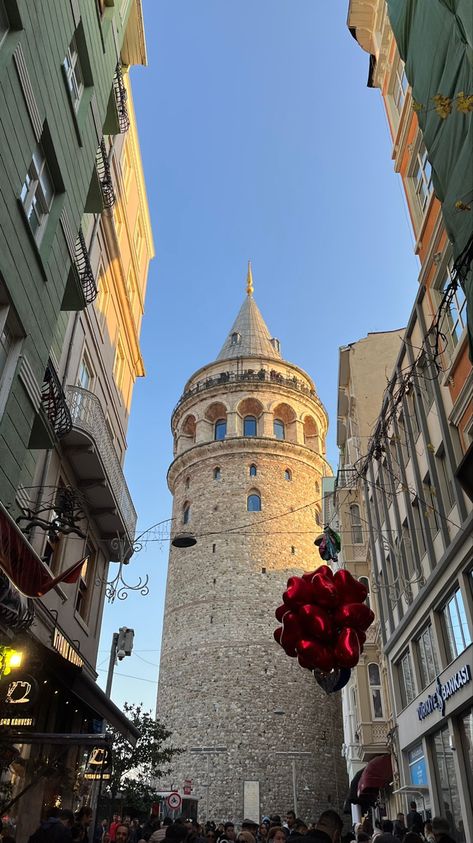 #galata #galatakulesi #galatatower #istanbul #turkiye #türkiye Beauty Salon Logo, 2025 Vision, Beauty Salon, Digital Camera, Istanbul, Vision Board, Frozen, Tower, Collage