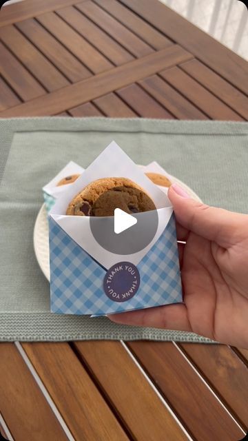 Cookie Envelope, Cookie Presentation, Card Packaging Ideas, Cookies Packaging Ideas, Party Food Presentation, Packing Cookies, Xmas Cards To Make, Cookie Gift Packaging, Florentine Cookies