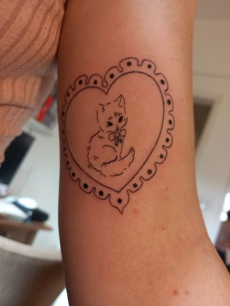 Cute Coquette Tattoos, Coquette Back Tattoo, Cat In Heart Tattoo, Vintage Kitsch Tattoo, Croquette Aesthetic Tattoo, Small Coquette Tattoos, Tattoo Ideas Coquette, Couqutte Tattoo, Morute Tattoos