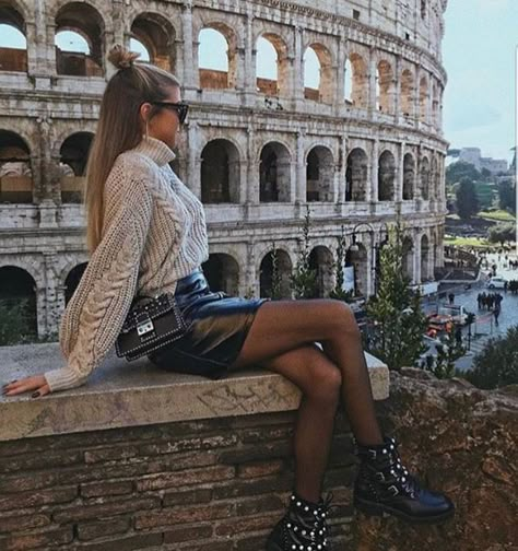 Rome Outfits Ideas, Fall Rome Outfits, Rome Trip Outfit, Photo Ideas In Rome, Rome Italy Outfits Fall, Italy Autumn Outfit, Rome Italy Outfits Winter, Rome Outfits Fall, Roma Photo Ideas