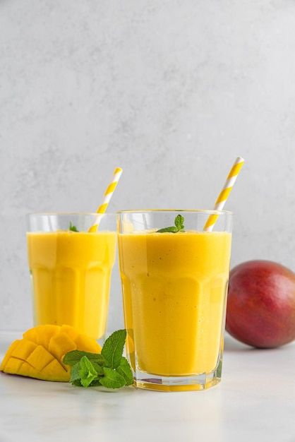 Smoothie Photography Ideas, Mango Drink, Strawberry Mango Smoothie, Smoothie Benefits, Tropical Juice, Mango Banana Smoothie, Mango Pineapple Smoothie, Mango Smoothie Recipes, Fresh Summer Salad