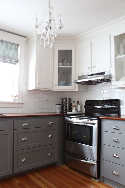 Benjamin Moore Whale Gray and ICI Natural White Bistro Decor, Model Dapur, Two Tone Kitchen Cabinets, Two Tone Cabinets, Gray And White Kitchen, Kabinet Dapur, Two Tone Kitchen, Budget Kitchen, Gray Cabinets