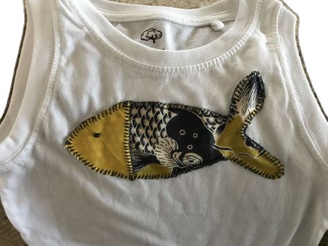 Patch Shirt Diy, Patchwork Top Diy, Embroidered Shirt Ideas, Shirt Embroidery Designs, Diy Embroidered Shirt, Tank Top Embroidery, Patchwork Tshirt, Fish Embroidery, Upcycled Shirt