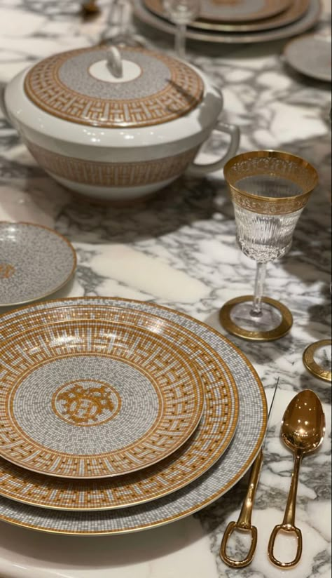 Royal Crockery Set, Luxury Goods Aesthetic, Luxury Household Items, Hermes Home Decor Interior Design, Hermes Home Aesthetic, Luxury Plates Set, Hermes House Decor, Hermes Table Setting, Hermes Plates Tableware