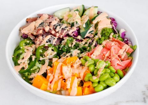 Smoked Tuna, Tuna Poke Bowl, Tuna Poke, Poke Bowls, Fresh Tuna, Healthy Bowls, Easy Lunch Recipes, Poke Bowl, Spicy Sauce