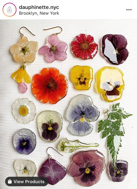 Resin Inspiration, Dried Flower Jewelry, Flower Resin Jewelry, Pear Blossom, Earthy Jewelry, Flower Business, Resin Jewelry Diy, Pressed Flower Art, Color Story